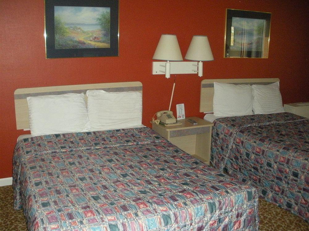 Clinton Regency Inn And Conference Center מראה חיצוני תמונה