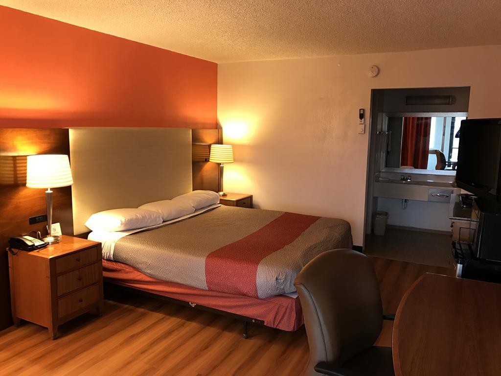 Clinton Regency Inn And Conference Center מראה חיצוני תמונה