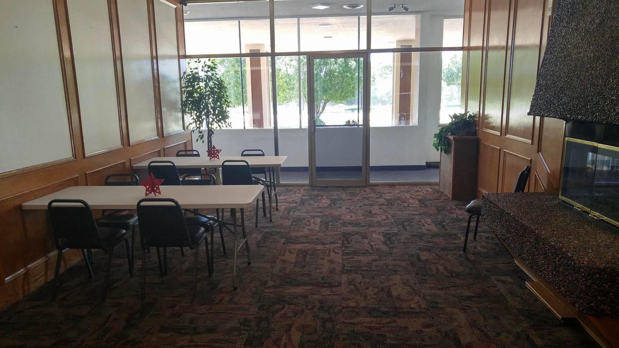 Clinton Regency Inn And Conference Center מראה חיצוני תמונה